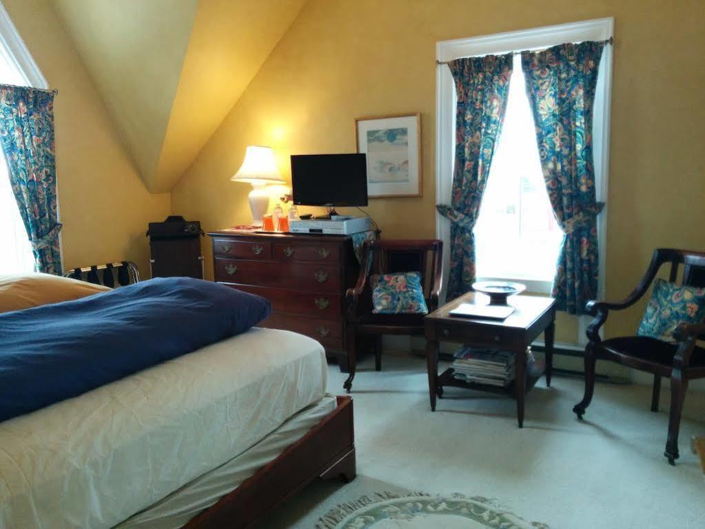 Fairmont House Bed & Breakfast Mahone Bay Ngoại thất bức ảnh